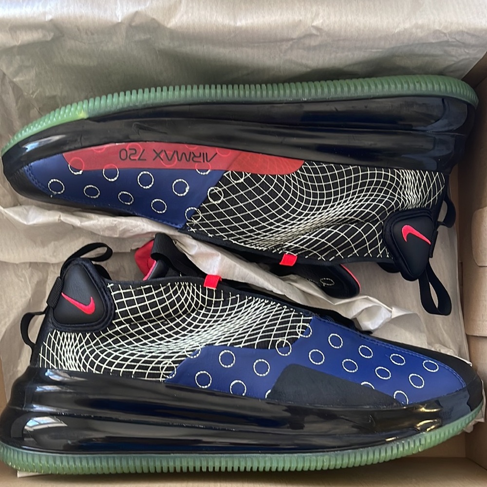 HARD TO FIND - New With Tag Nike Airmax 720 Waves Size 13